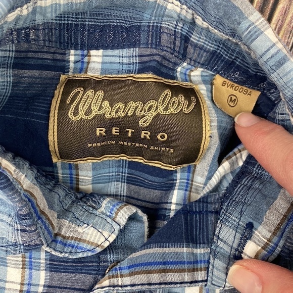 Wrangler Blue Plaid Button Down Shirt- Size Medium - Picture 9 of 15